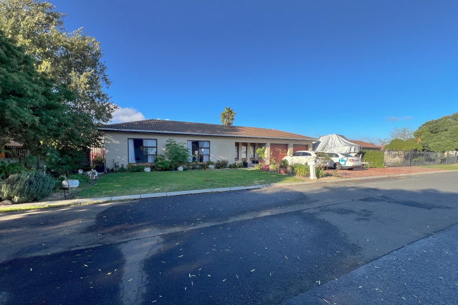 5 Bedroom Property for Sale in Vredekloof Western Cape